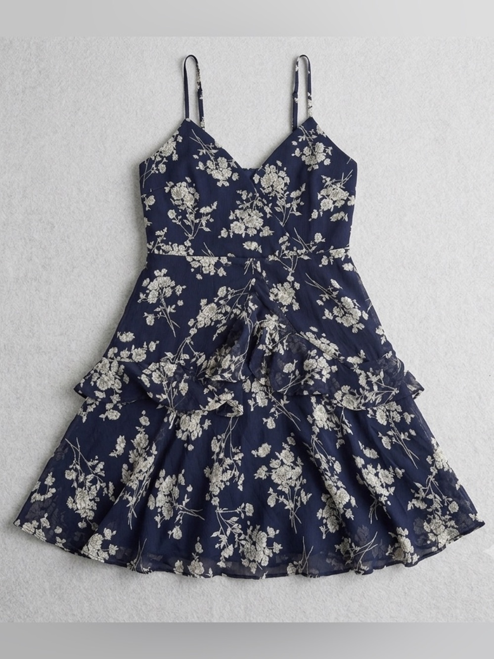 NWT - Saints + Secrets Navy Floral Ruffle Top - Large - READ Defect Right Strap